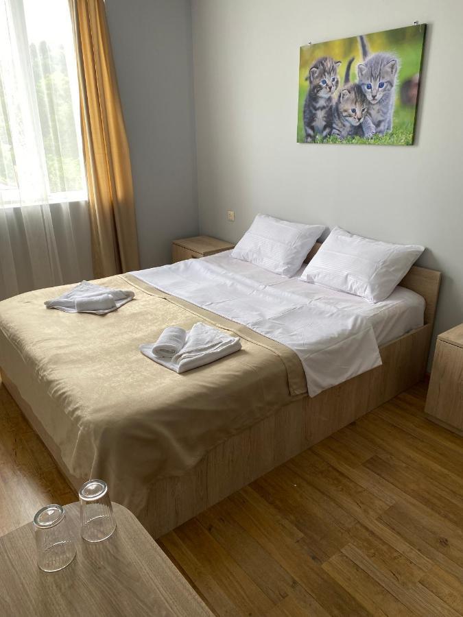 Hotel Holiday House Chkonia Batumi Exterior foto