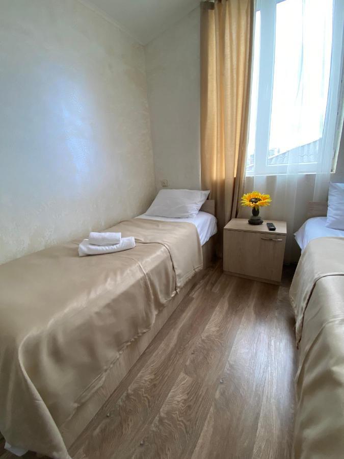 Hotel Holiday House Chkonia Batumi Exterior foto