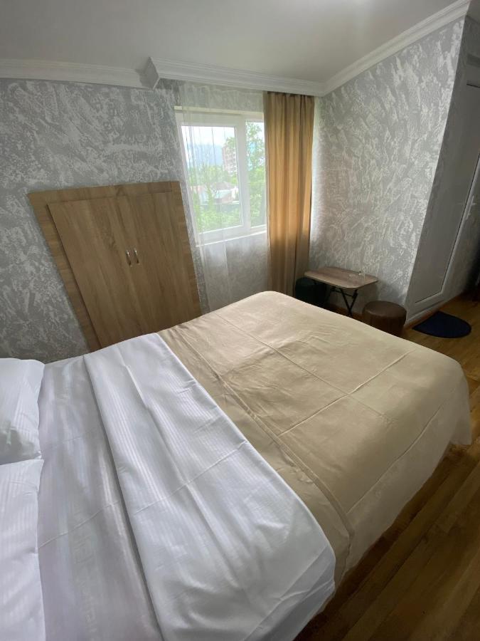 Hotel Holiday House Chkonia Batumi Exterior foto