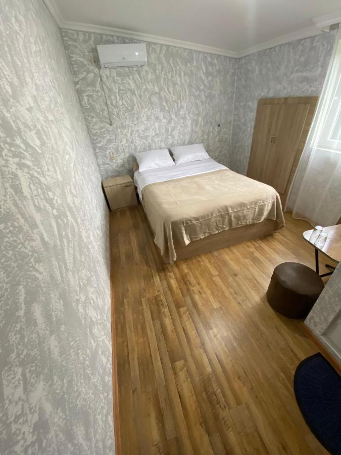 Hotel Holiday House Chkonia Batumi Exterior foto