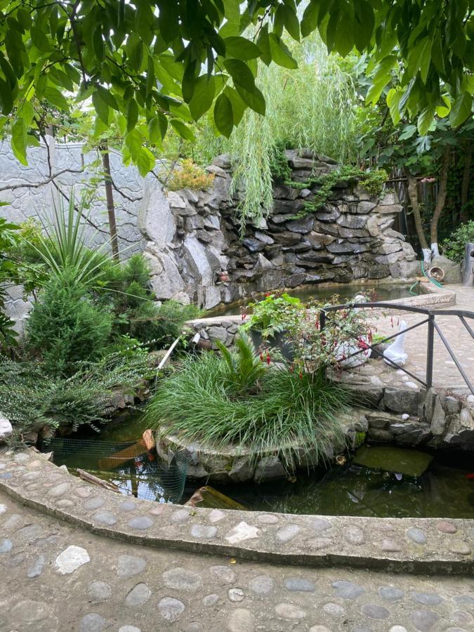 Hotel Holiday House Chkonia Batumi Exterior foto