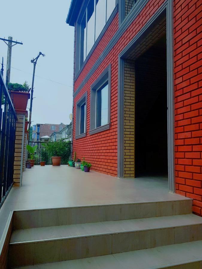Hotel Holiday House Chkonia Batumi Exterior foto
